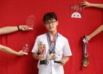 Nam sinh cùng lúc giành 2 suất học bổng tiền tỉ của Singapore