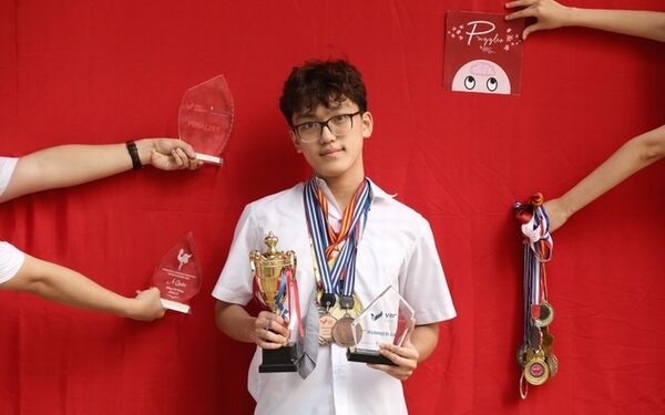 Nam sinh cùng lúc giành 2 suất học bổng tiền tỉ của Singapore