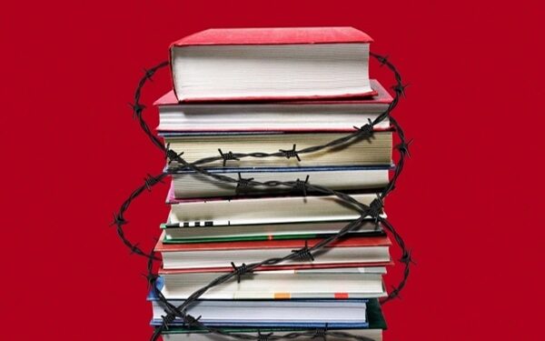 Khủng hoảng cấm sách trong thư viện và trường học Mỹ