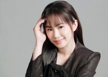 Đời thăng trầm của nữ ca sĩ Việt nổi tiếng, bỏ bạn trai nhạc sĩ, một mình ra nước ngoài sinh con