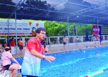 Người thầy 12 năm dạy bơi miễn phí