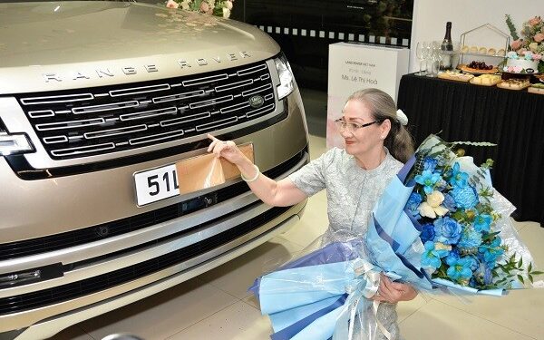 Mẹ của Lý Nhã Kỳ tậu siêu xe Land Rover trị giá lên đến 15 tỷ đồng
