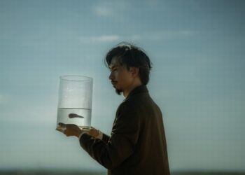 Đen đưa vào MV ‘FRIENDSHIP’ loạt hình ảnh ẩn dụ về sự kết nối trong tình bạn