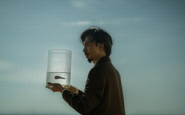 Đen đưa vào MV ‘FRIENDSHIP’ loạt hình ảnh ẩn dụ về sự kết nối trong tình bạn