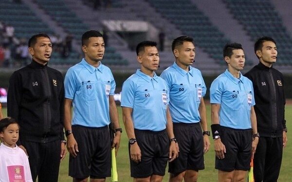 Hai trọng tài Thái Lan và Malaysia sắp bắt hai trận cực nóng tại V-League, là ai?