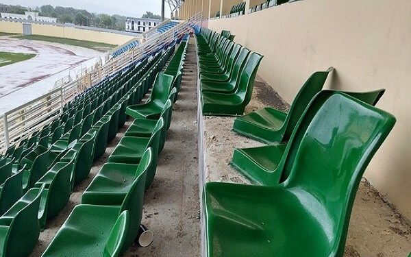 Tốn tiền tỉ nâng cấp ghế ngồi SVĐ tỉnh Kon Tum, vừa dùng chỉ 1 năm đã hỏng