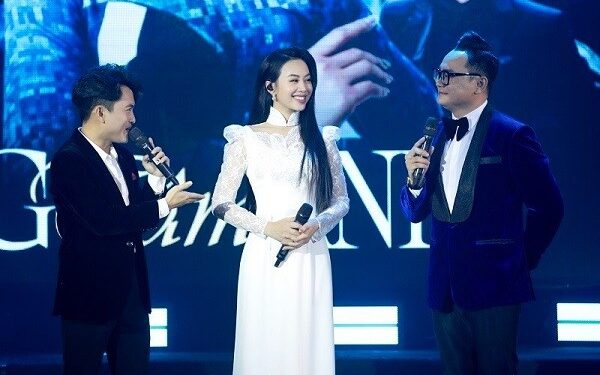 Hoàng Tâm Anh ‘chiêu đãi’ khán giả album mới trong minishow