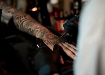 Xăm hình có liên quan đến ung thư hạch?