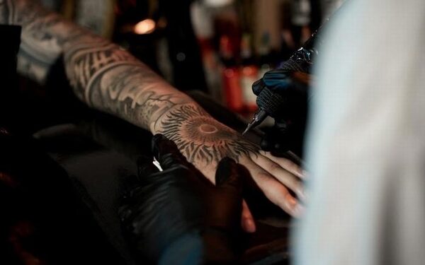 Xăm hình có liên quan đến ung thư hạch?