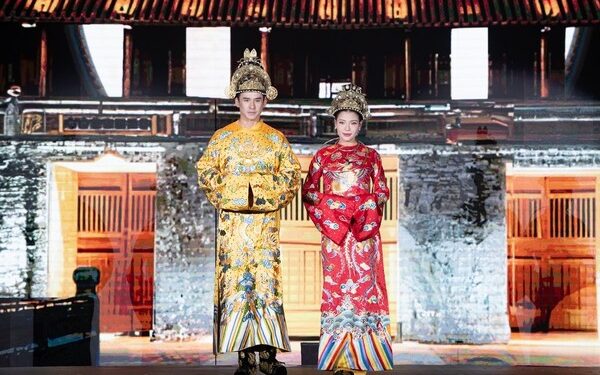 Nhà thiết kế Đinh Văn Thơ tái hiện lịch sử áo dài qua từng thời kỳ