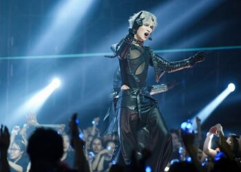 Hóa ma ca rồng điển trai cùng màn kéo đàn Violin nổi da gà, BB Trần khiến cộng đồng mạng ‘u mê’