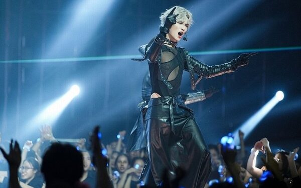 Hóa ma ca rồng điển trai cùng màn kéo đàn Violin nổi da gà, BB Trần khiến cộng đồng mạng ‘u mê’