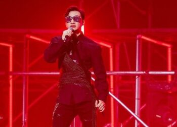 ‘Anh tài’ Thành Trung lần đầu khoe giọng với hit ‘Chiếc khăn gió ấm’