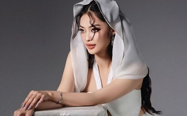 Hoa hậu Nông Thúy Hằng biến hóa phong cách trong bộ ảnh mới