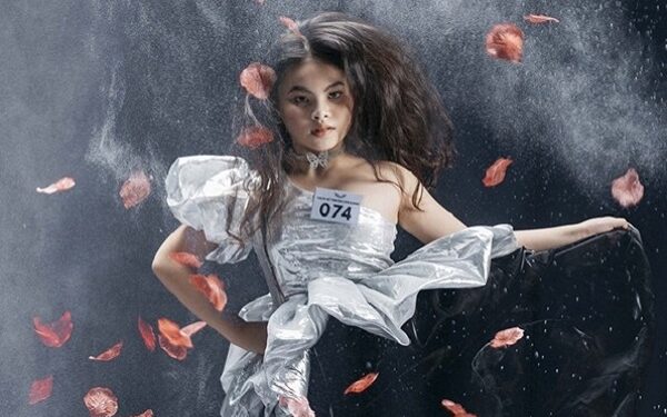 Những shoot ảnh đẹp như mơ của dàn mẫu nhí khi phải giữ thăng bằng trên cao