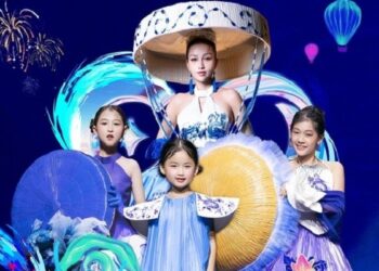 Cosmo The Show: NTK Den Nguyen trình làng BST PURITY đẳng cấp