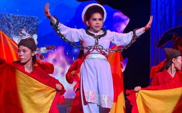 Bình Tinh tiết lộ về vai diễn cải lương khiến cô ám ảnh