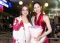 Trương Ngọc Ánh tiễn Cao Ngọc Bích sang Philippines thi Hoa hậu Trái đất