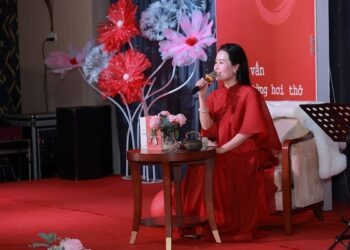 ‘Khai vấn trong từng hơi thở’ của Ruby Nguyen ra mắt tại rừng thông