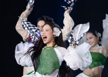 Phương Mỹ Chi hò vọng cổ gen Z, tổng kết trend 2024 tại Làn Sóng Xanh