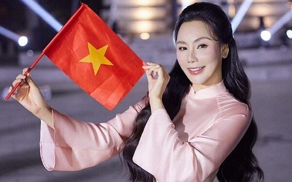 Hồ Quỳnh Hương mặc áo dài hát trong cái lạnh ‘thấu xương’ của Yên Tử, tiết lộ ‘món quà’ Tết tặng khán giả