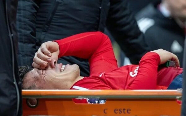 Lisandro Martinez nghỉ bao lâu vì chấn thương dây chằng đầu gối?