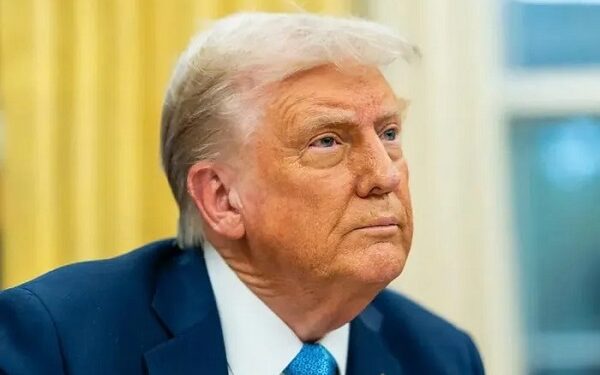 Ông Trump bất ngờ ‘quay xe’ phút chót