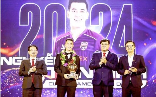 ‘Công danh là để cống hiến’, Tiến Linh từ thiện toàn bộ tiền thưởng Quả bóng vàng