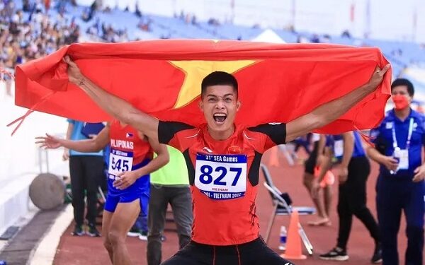 Kỷ lục gia nhảy xa Nguyễn Tiến Trọng và nghề tay trái… hái ra tiền