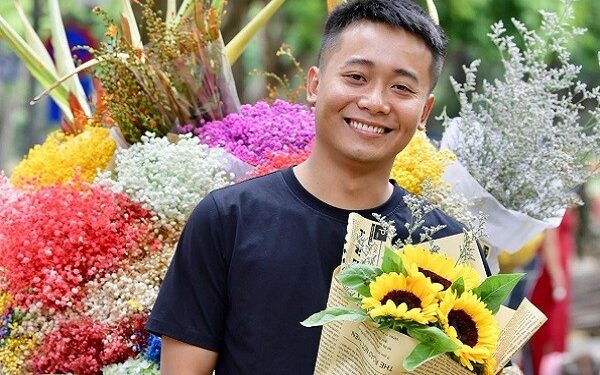 Quang Linh Vlogs xin lỗi vì quảng cáo ‘1 viên kẹo bằng 1 đĩa rau’