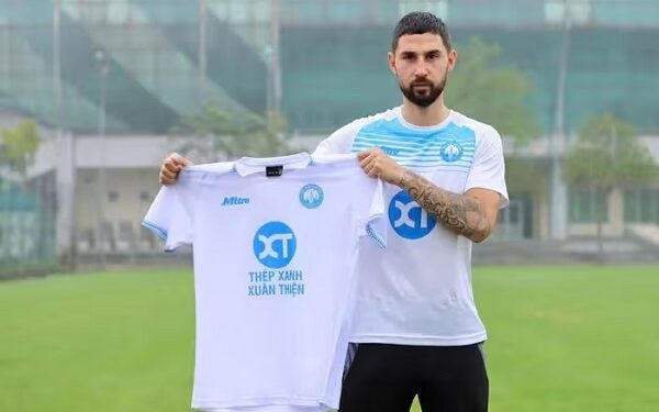 Cầu thủ nhập tịch đổ về V-League