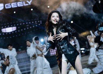 Chi Pu biểu diễn loạt hit trong sự nghiệp tại sự kiện với vai trò mới