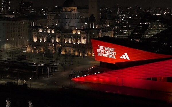 CLB Liverpool sẽ hợp tác dài hạn với adidas