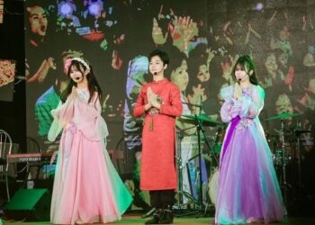 Ấn tượng màn trình diễn ‘Bắc Bling’ của bộ 3 ca sĩ ‘nhí’ trước 20.000 khán giả