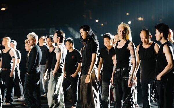 Phim ‘Mưa lửa’ lần đầu hé lộ của những mâu thuẫn của 33 anh tài