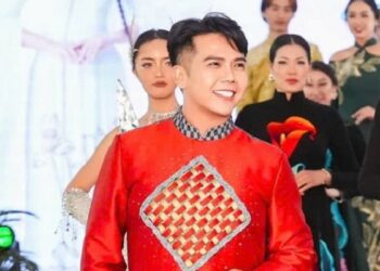 NTK Minh Châu mang áo dài sang Mỹ, xúc động khi được đón nhận