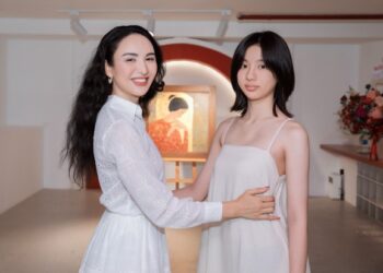 Hoa hậu Ngọc Diễm mở phòng tranh vì con gái
