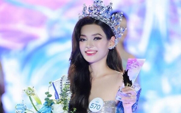 Nguyễn Hoài Phương Anh đăng quang Hoa hậu Biển Việt Nam Toàn cầu 2025