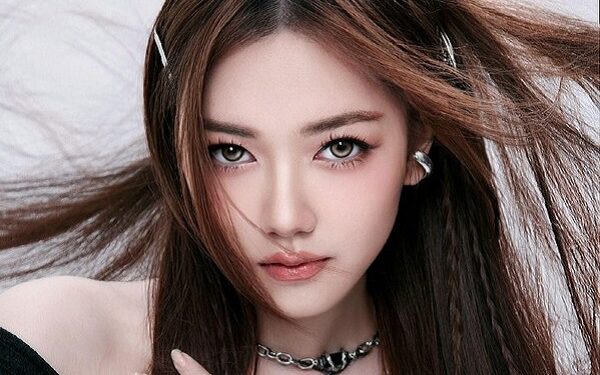 Sau một năm debut, Thoại Nghi là nghệ sĩ Gen Z Việt duy nhất được mời biểu diễn tại các festival châu Âu